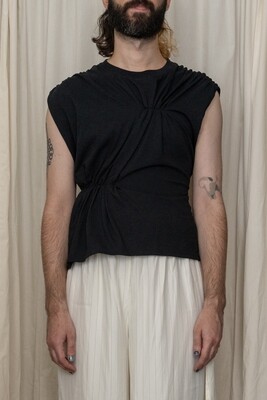 pinched cape tee, black