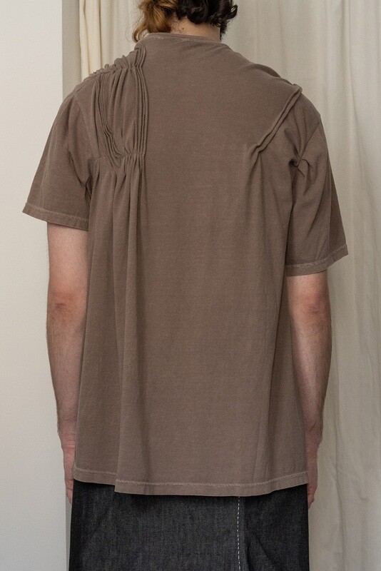 pinched pintuck tee, faded brown