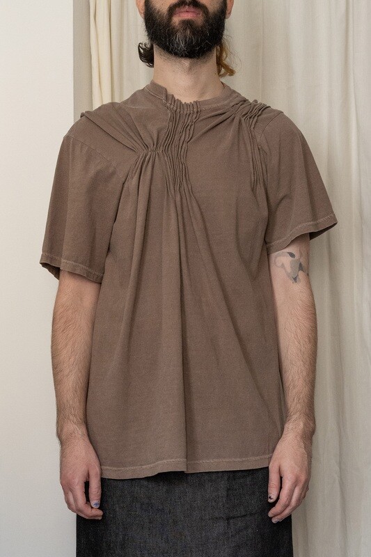 pinched pintuck tee, faded brown