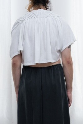 cropped pinch yoke tee, white