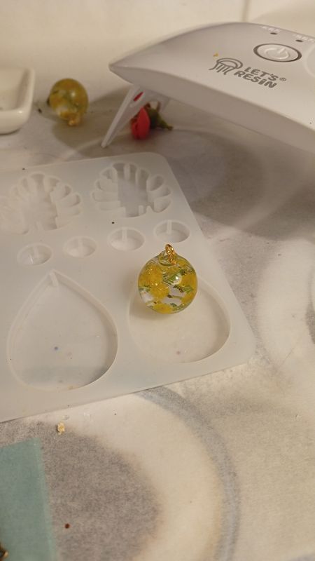 Bijoux boule de mimosa artisanale