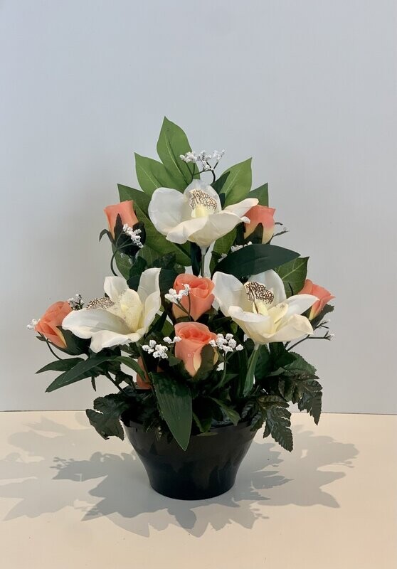 Roses saumon et orchidées