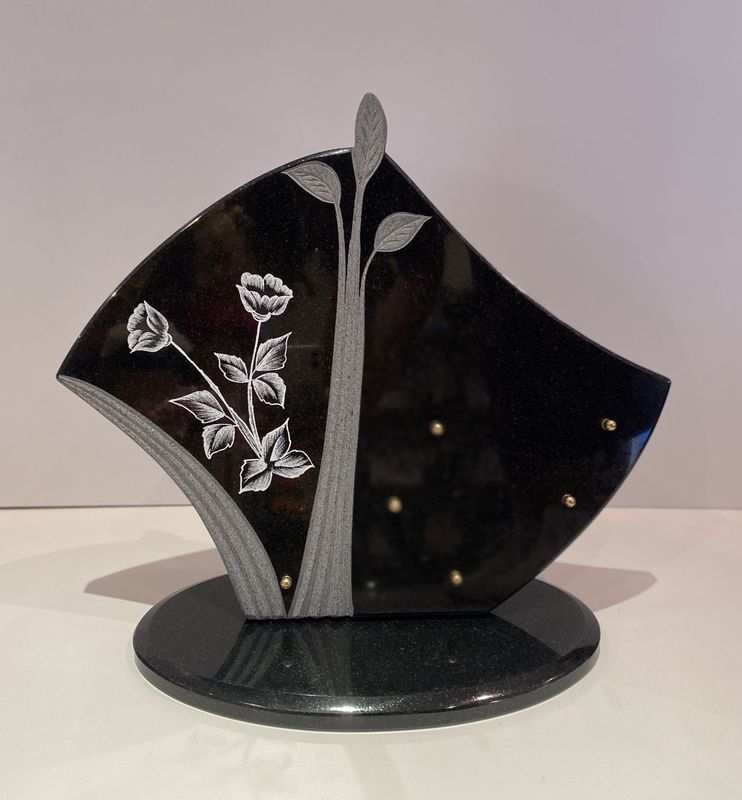 Plaque scultée