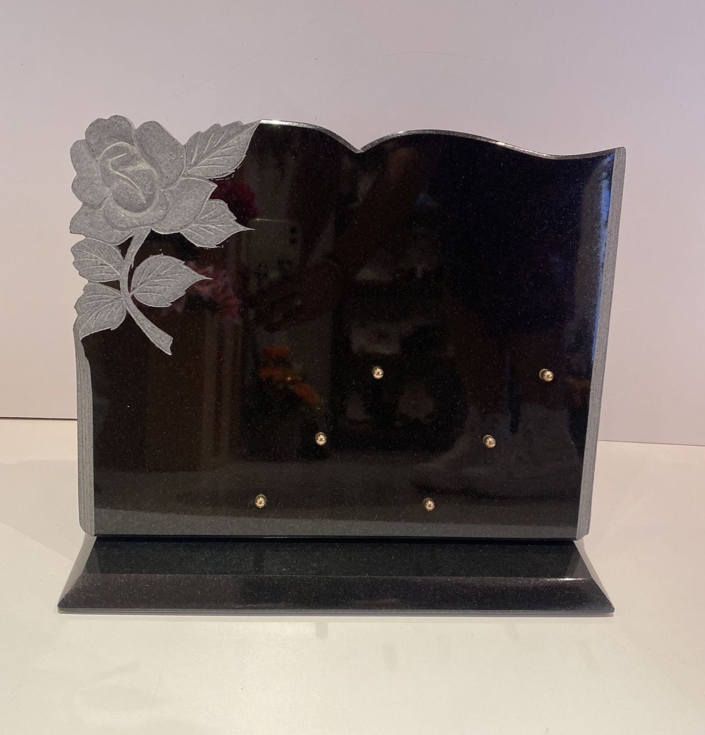 Livre + rose scultée
