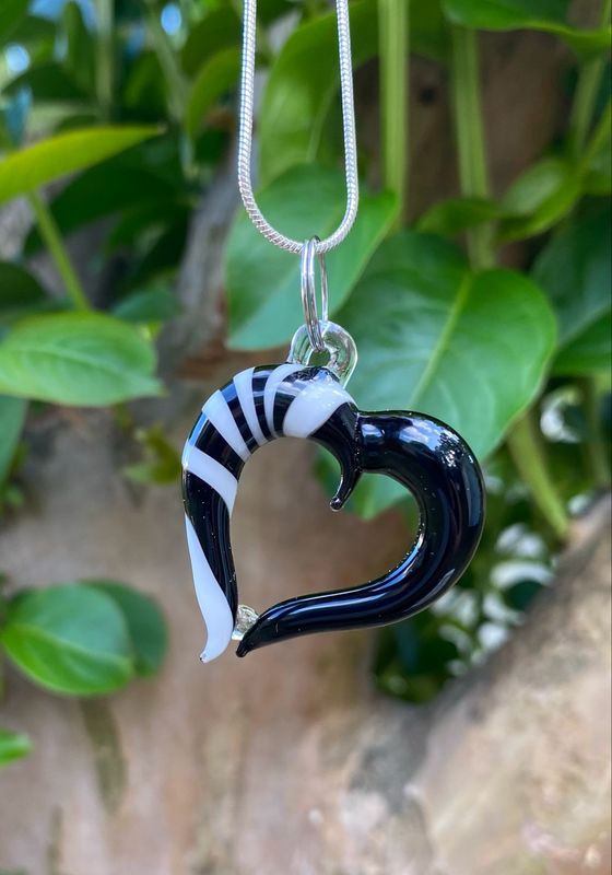 🖤 The Half-Twist 🤍
