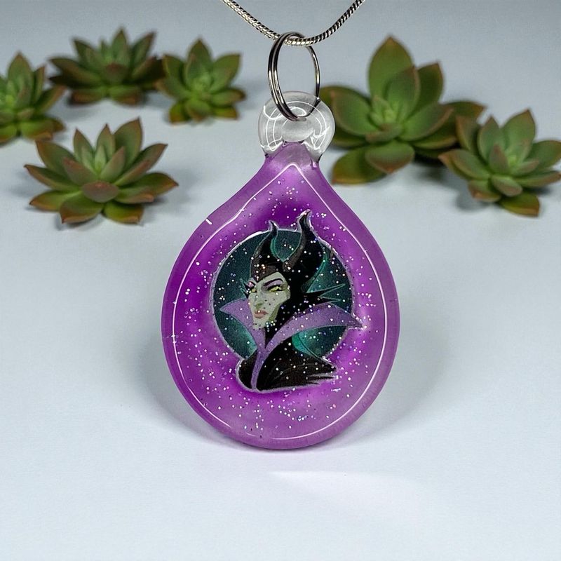 🧛 Maleficent 🦇  Handmade Borosilicate Glass UV Reactive, Glow in the dark