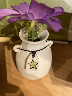 E&K little vase star