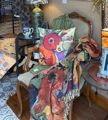 PILLOW AND THROWS