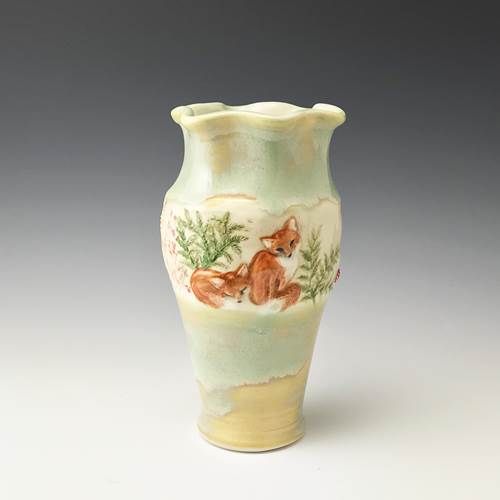 Foxes in the underwood vase