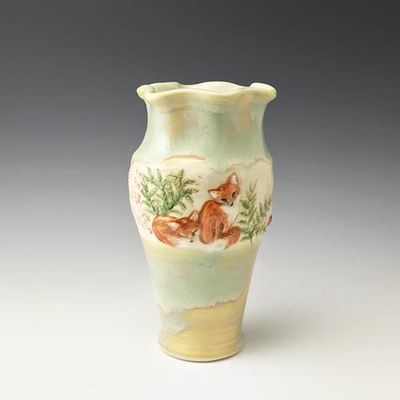 Foxes in the underwood vase