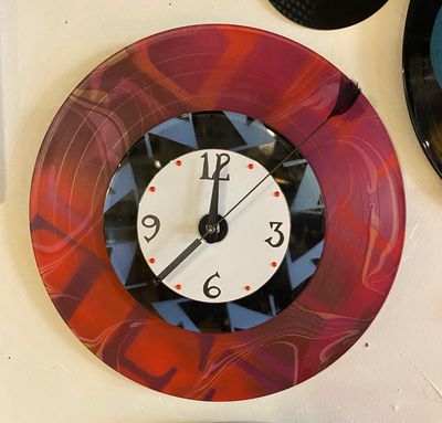Triple wall clock with numbers Reds