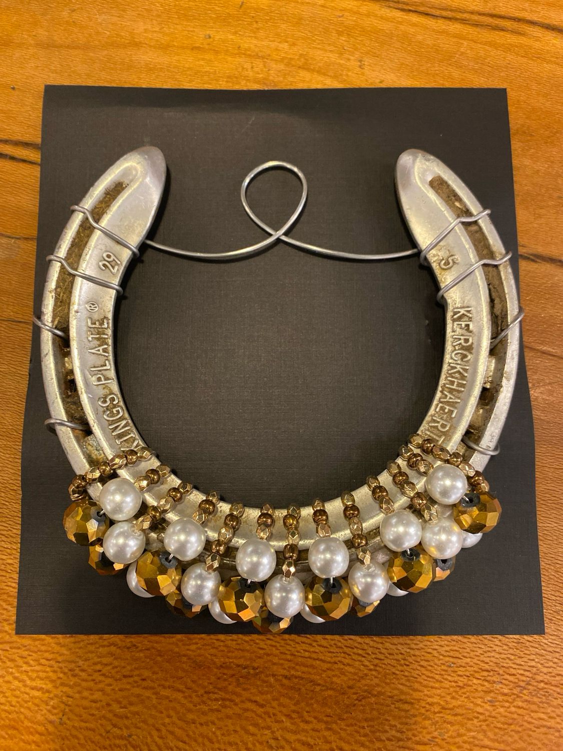 Pearl/gold Horseshoe