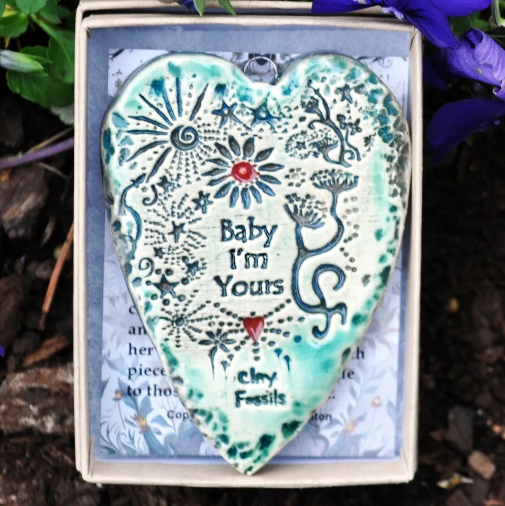 Baby I&#39;m Yours pottery ornament, USA, 