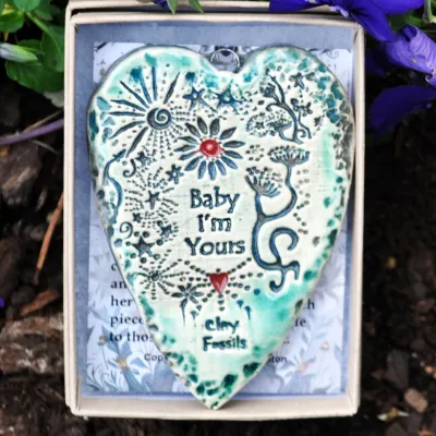 Baby I&#39;m Yours pottery ornament, USA, 
