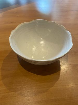 Medium 8&quot;-9&quot; Eggshell White Wavy Edged Bowl
