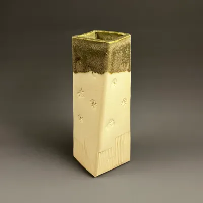 Square Twisted Vase - Dragonflies White Square Twisted Vase - Dragonflies White