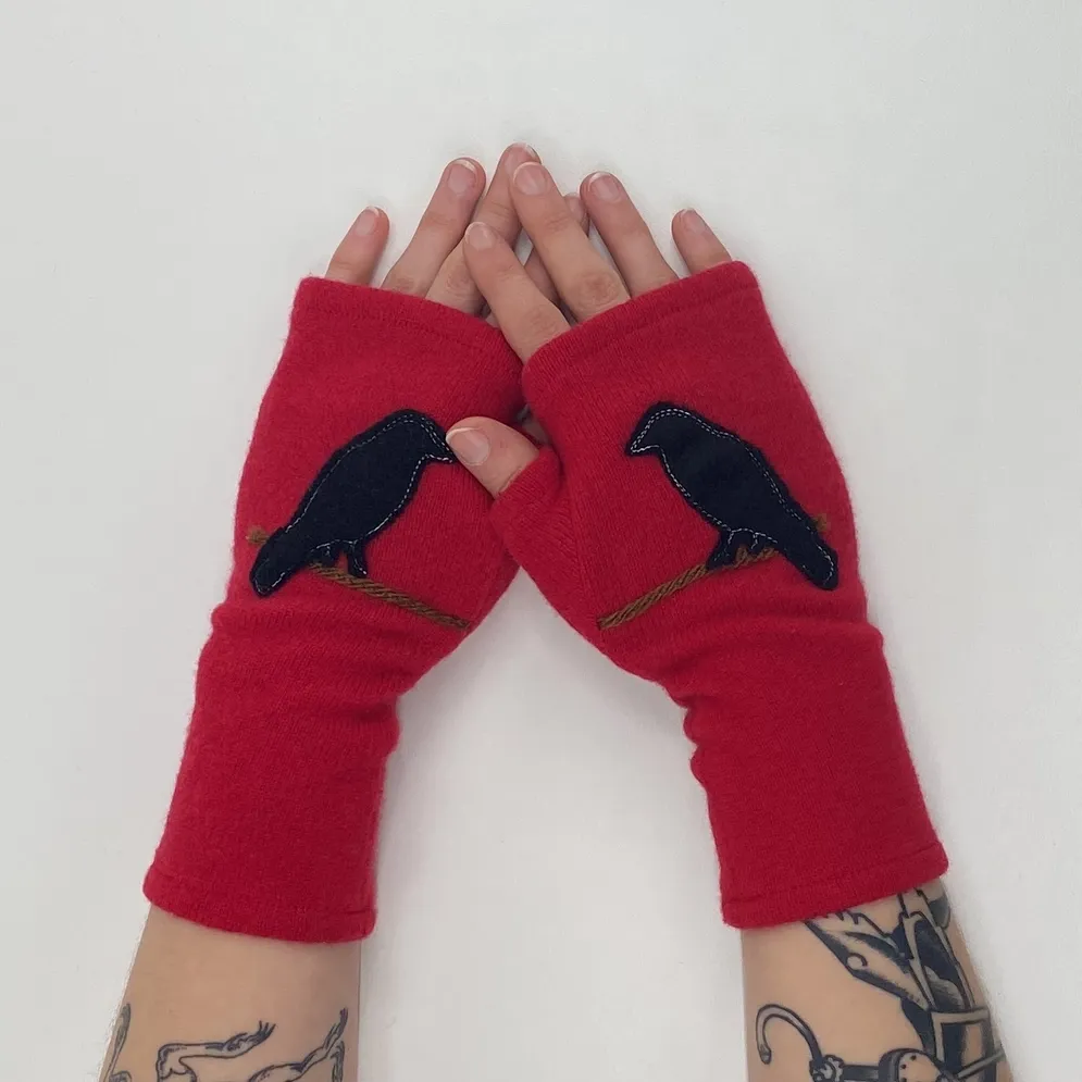 Crow Red Fingerless Cashmere Gloves
