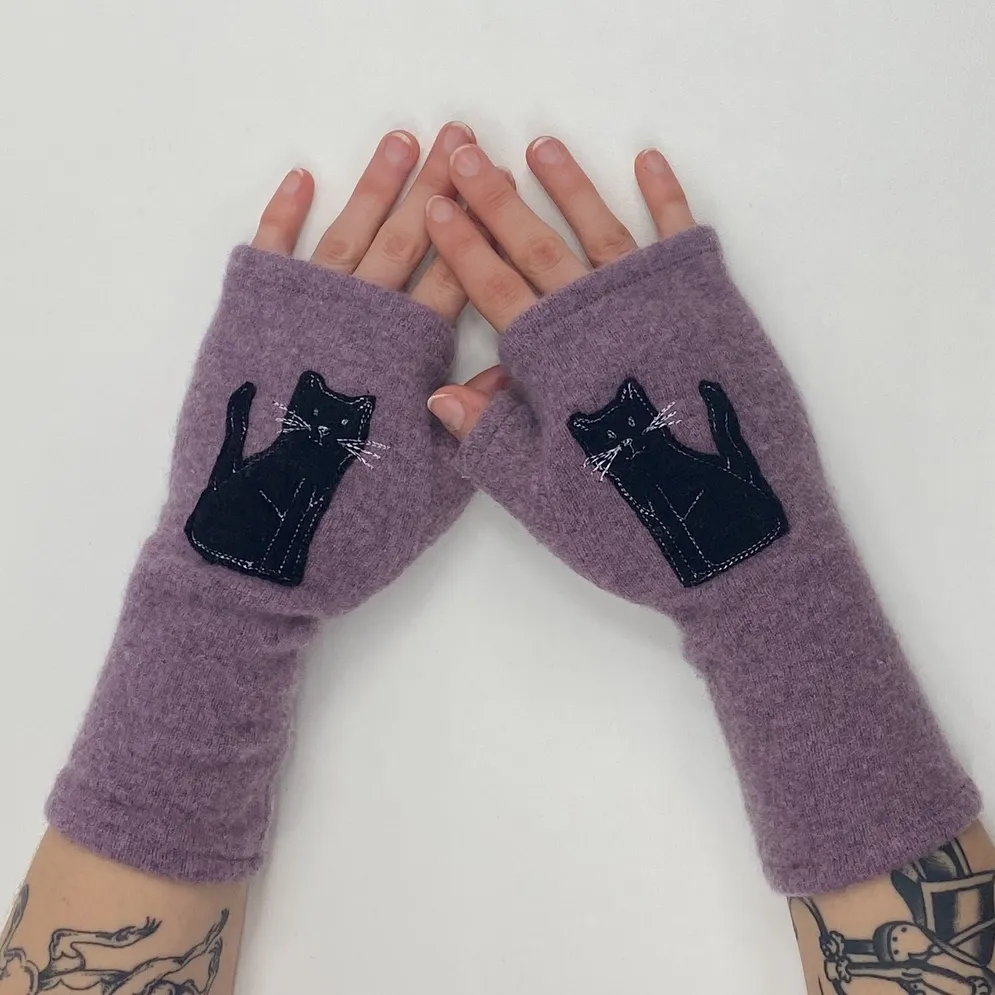 Cat - Black on Purple Fingerless Cashmere Gloves