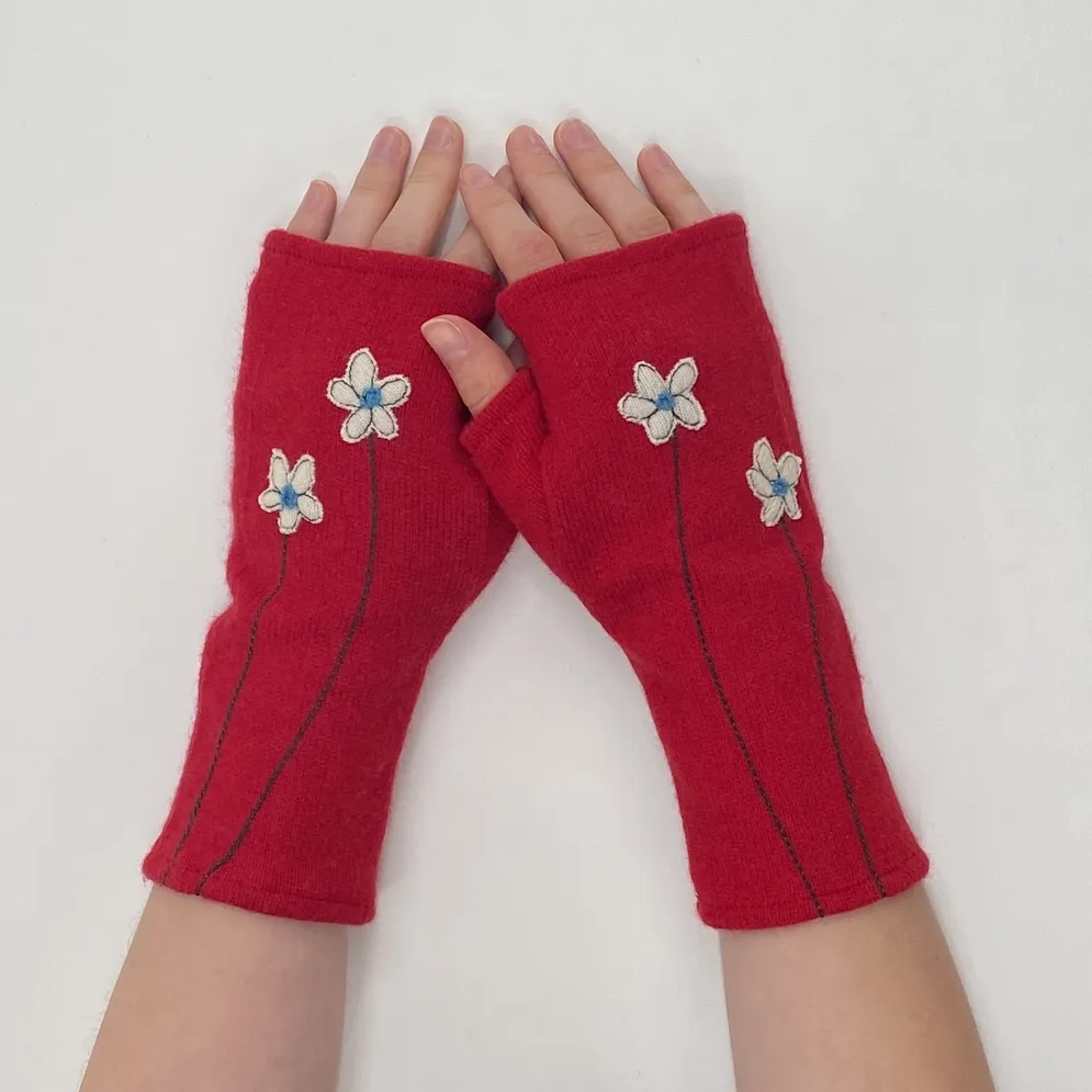 Wildflower - White on Red Fingerless Cashmere Gloves