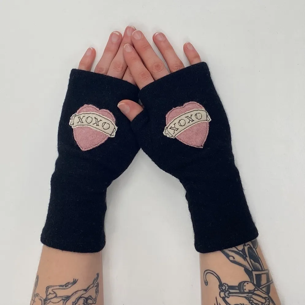 Tattoo Heart XOXO - Pink on Black Fingerless Cashmere Gloves