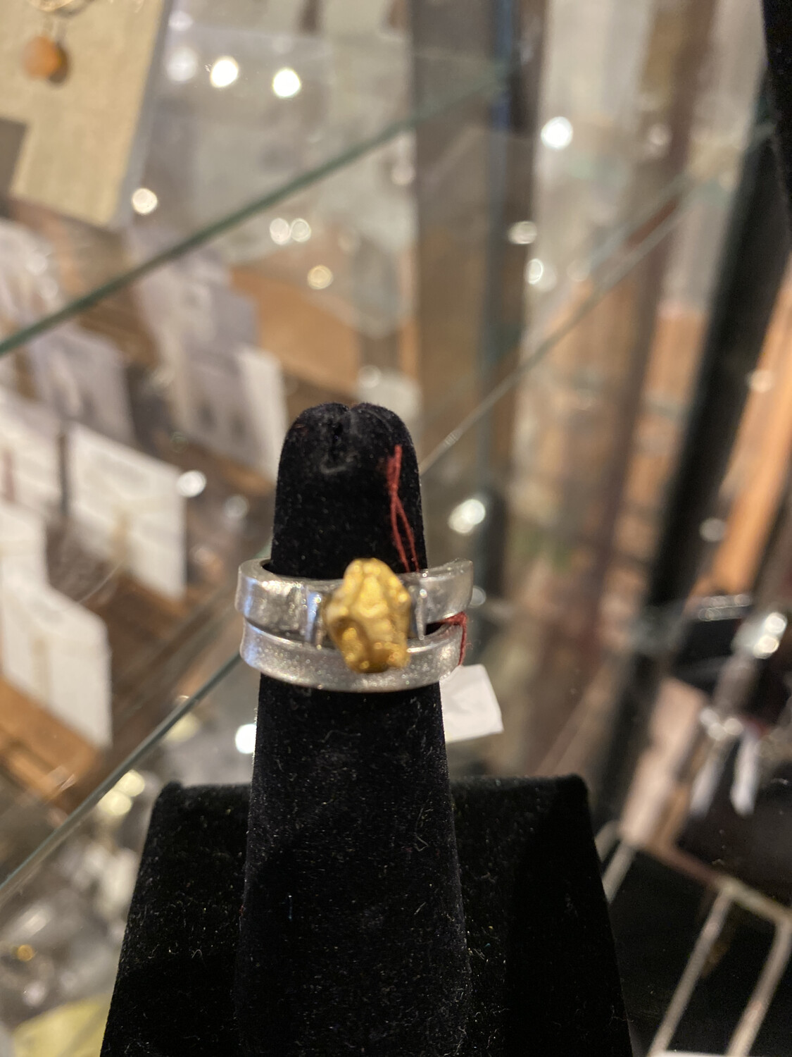Blondie Gold, Ring
