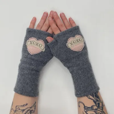 XOXO - Pink on Charcoal Fingerless Cashmere