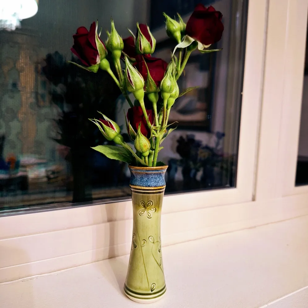 Sm. Amphora Moss Green w/flowers Vase