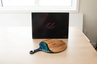 Round w/handle 12" Northern Lights Accented Resin