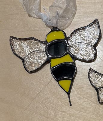 Bumblebee suncatcher 4"