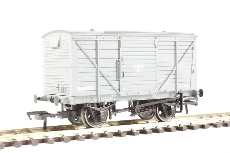 Bachmann 37-803B 12t Ventilated Van LMS Grey Brand