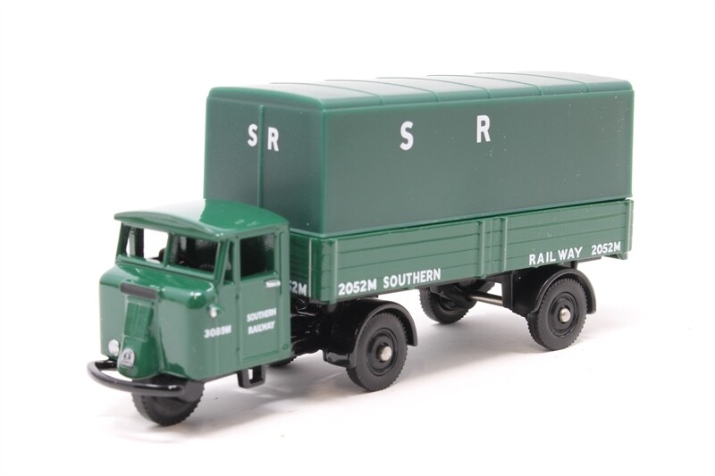 Corgi Trackside DG199006 Scammell mechanical horse with van trailer "Southern Railway"