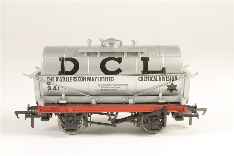 Bachmann 33-507 14T Tank Wagon (early type 2) DCL