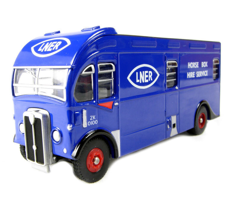 Corgi Trackside DG213000 Harrington Horsebox - LNER