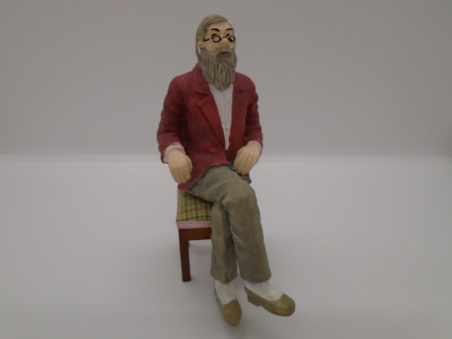 MAN WITH BEARD SITTING MODERN OR VICTORIAN USE
