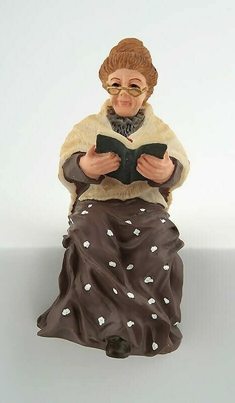 GRANDMA READING