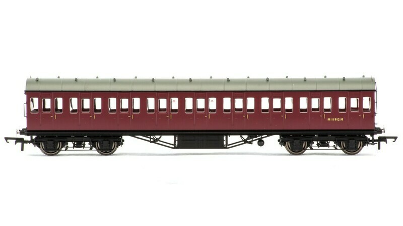 Hornby R4690 BR Non-Corridor 57' Third Class Coach BR Maroon
