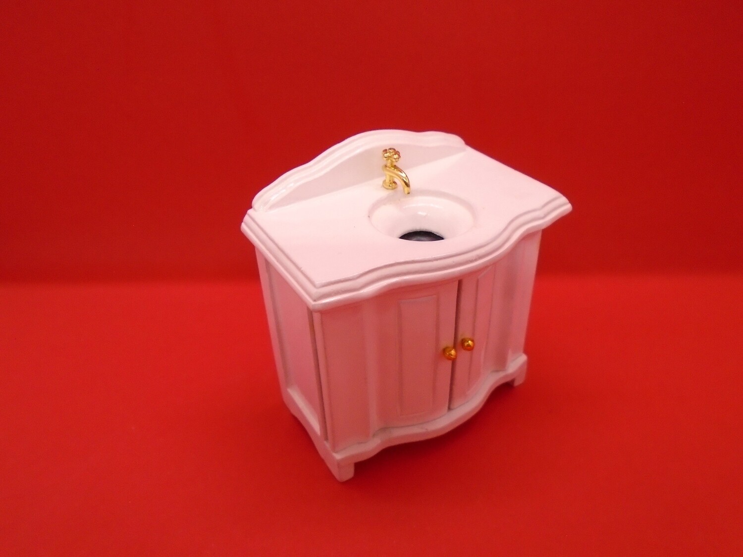 VANITY UNIT WITH TAP AND CUPBOARD UNDER