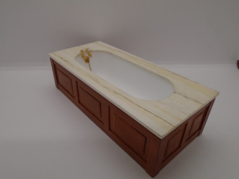 PANEL BATH WITH MARBLE EFFECT TOP