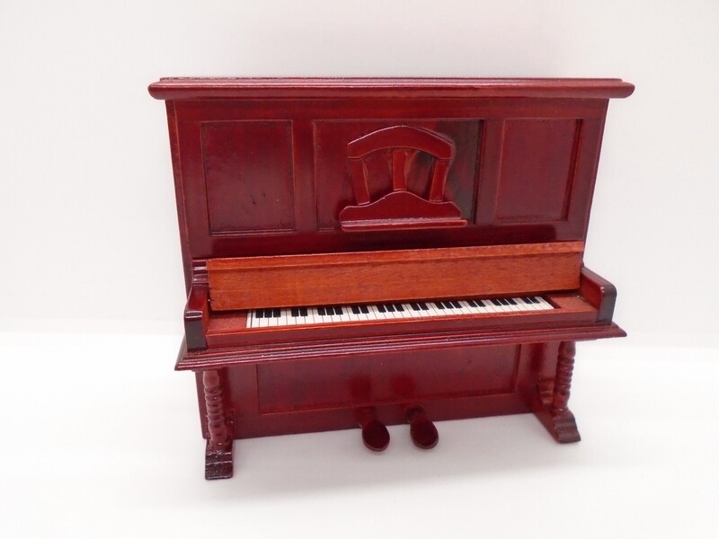 UPRIGHT PIANO IN MAHOGANY