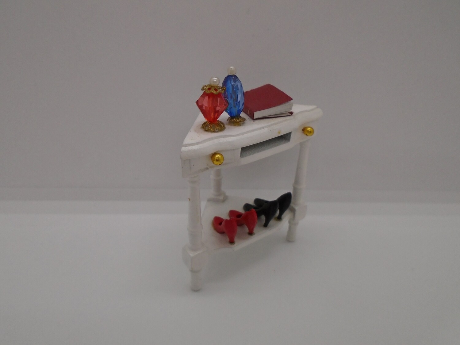 DRESSED CORNER TABLE