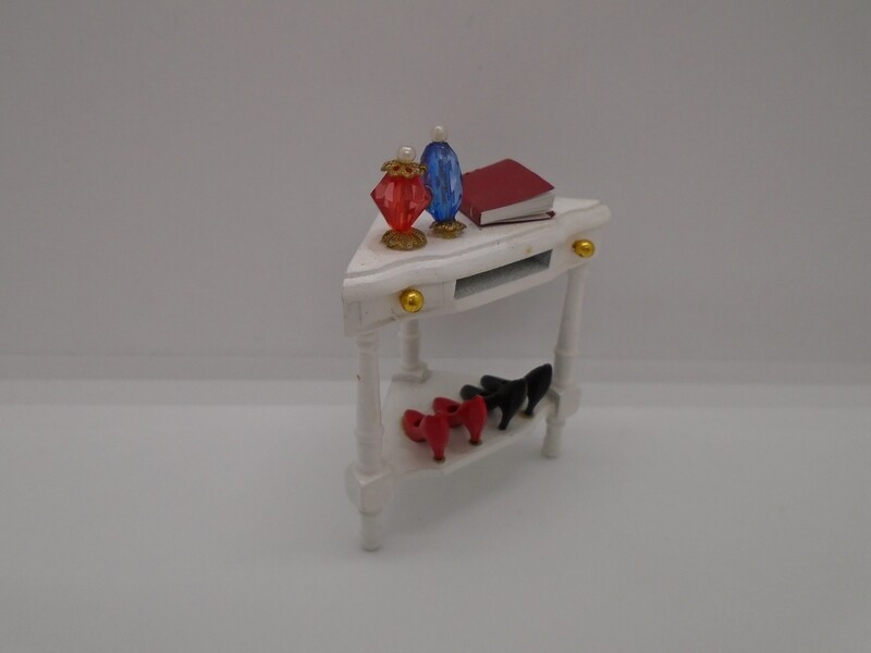 DRESSED CORNER TABLE