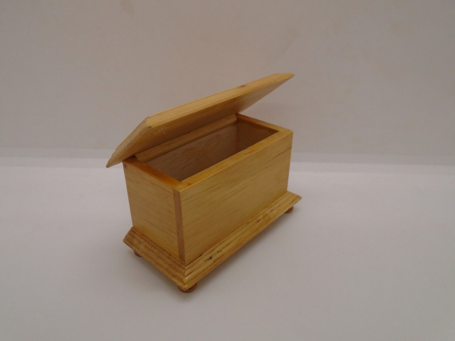 BLANKET /STORAGE /TOY BOX IN PINE