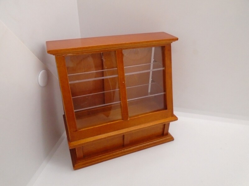 SHOP COUNTER IN A MAPLE STAIN