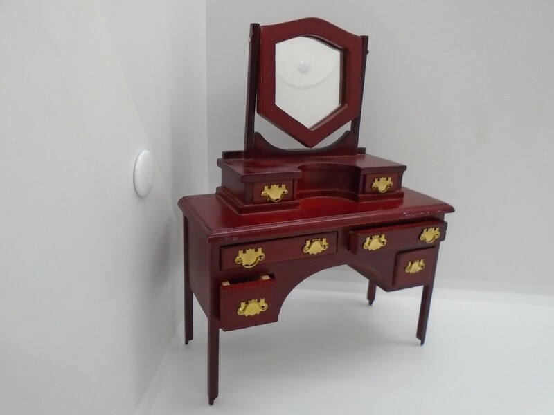 ELEGANT DRESSING TABLE WITH MIRROR