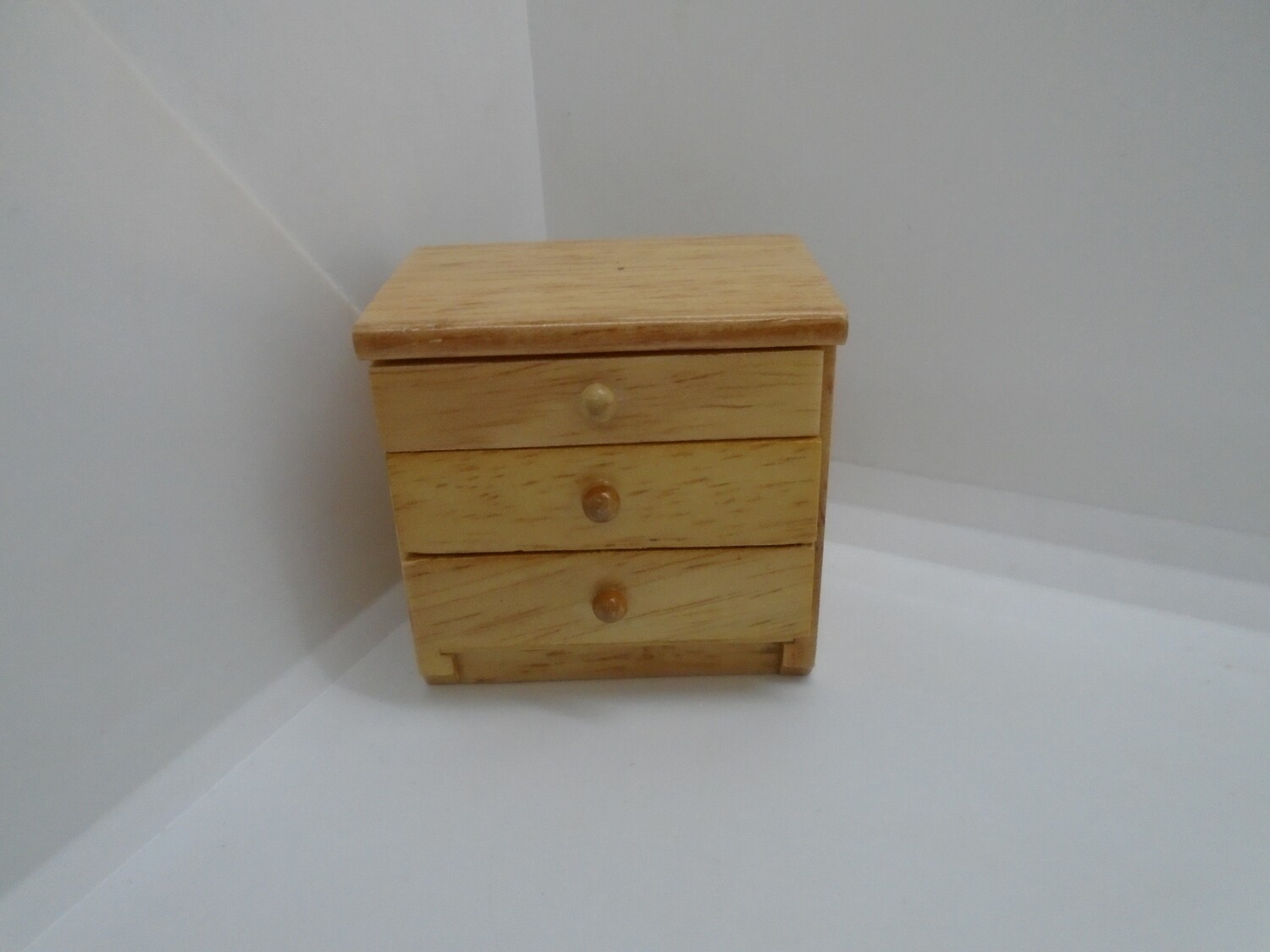 BEDSIDE CABINET WITH 3 DRAWERS