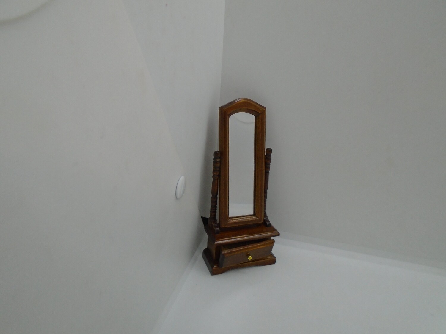 FREE STANDING MIRROR WITH DRAWER
