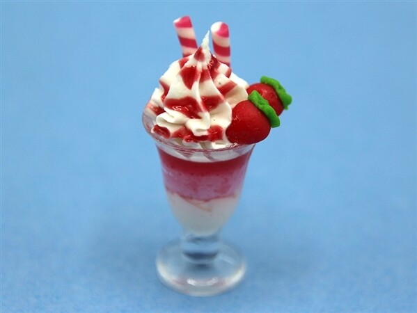 STRAWBERRY SUNDAE