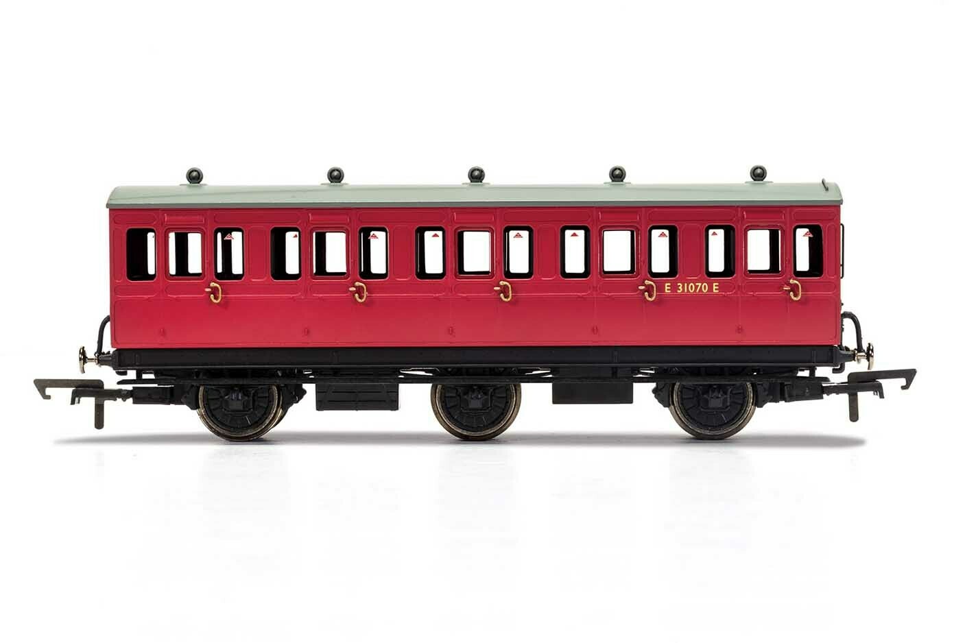 Hornby R40078 BR Crimson 3rd Class 5 Door 6 wheel coach. E31070