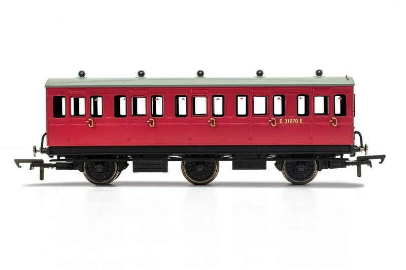 Hornby R40078 BR Crimson 3rd Class 5 Door 6 wheel coach. E31070