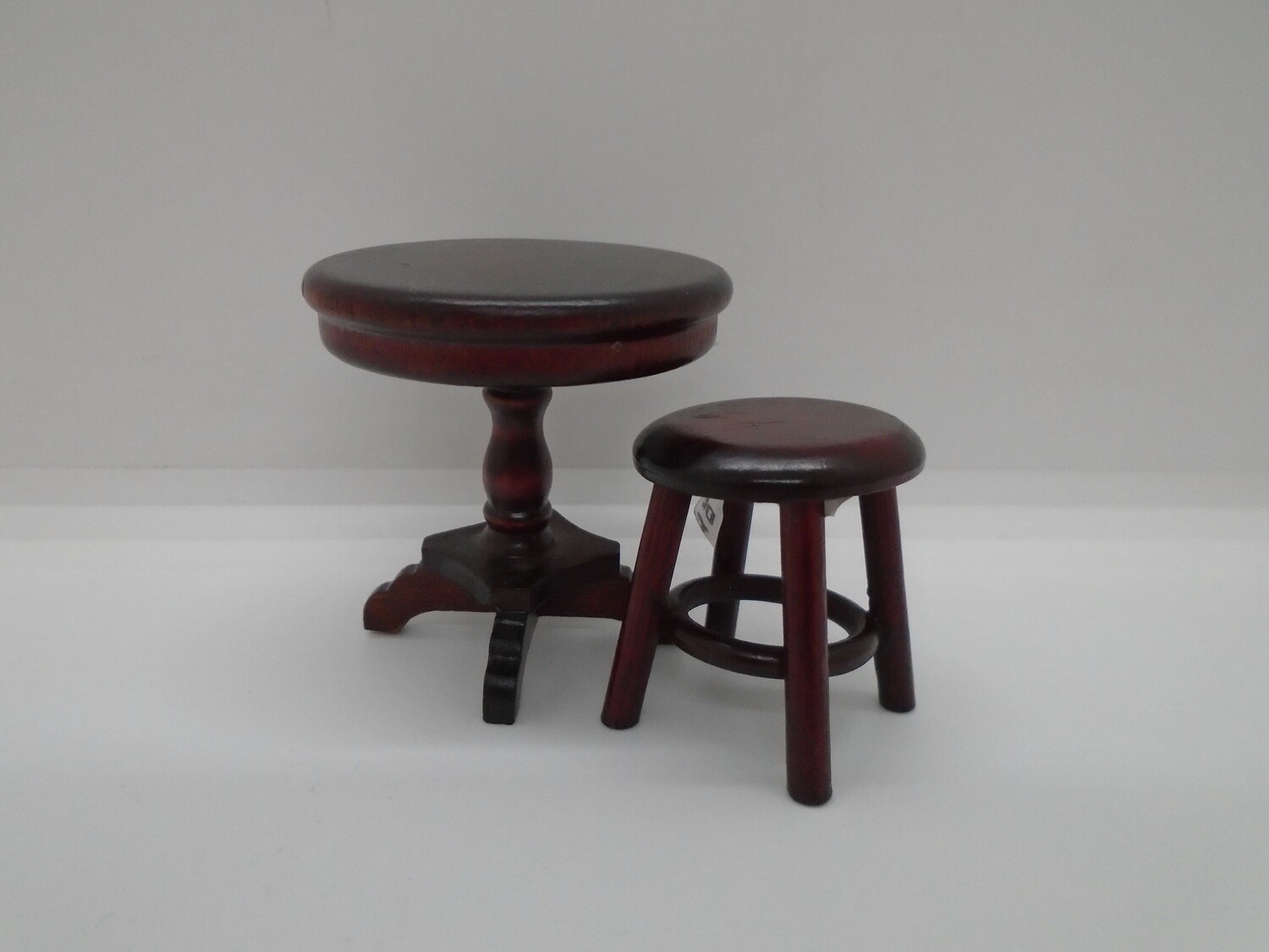 PUB TABLE AND 2 STOOLS